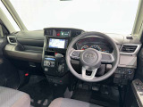 運転席まわりです。 各操作スイッチは使いやすい位置に配置されてます。