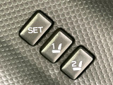 【メモリー機能付きパワーシート】ドライバーごとに設定したシート位置を記憶して、ボタン一つで切り替えできる便利な機能!運転する方が複数名いらっしゃるご家庭におすすめです♪