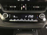 左右独立温度コントロールフルオートエアコンです。運転席、助手席それぞれで独立して温度設定ができます。冷え性の方が乗っても安心ですね♪