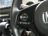 ハンドルにはオーディオ操作用スイッチがありますので、ハンドルから手を放さずにオーディオの操作ができるようになっています。