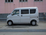 純正ホイールカバーで全体的にデザインがまとまっています。車も人も、オシャレはまずは足元からですね。