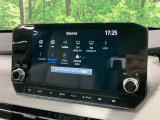 【メーカー9型純正ナビ】インテリアに溶け込むスタイリッシュな「専用設計」メーカーナビを装備♪視認性や操作性など基本性能にも優れ、より上質なカーライフをお楽しみいただけます。