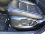 運転席10Wayパワーシート&ドライビングポジションメモリー機能付き