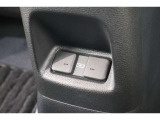 USBソケットがついていますのでコードを繋げばスマートフォンなどの充電が出来ます!
