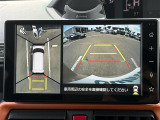 【パノラマモニター】クルマを真上から見下ろした視点で駐車をサポートします!死角からの障害物にいち早く気が付くことができます。