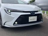白く光量が高いLEDヘッドライトです☆視認性の高いフォグランプも搭載しており、暗い夜道や、霧などで見えにくい時に視認性の役立ちます♪