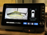 リバースギアに入れるだけで後方の表示へ切り替わります。夜間や雨の日の駐車も楽になりますよ。