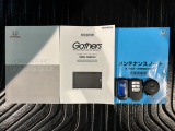 スマートキーは鍵をバッグに入れたままでもドアロックの開閉やエンジンのON・OFFができます。夜間や雨の日も鍵を探さなくて良いので便利です。