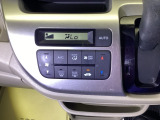 オートエアコンで、毎日のドライブを快適に。温度、風量を自動で調整し、理想的な車内環境を提供します。