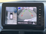 まるで真上から見ているような、視認性の良いアラウンドビューモニターです。駐車が苦手な方でもこれでらくらく駐車できますよ。