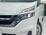 【LEDヘッドライト】悪天候や夜間走行時も良好な視界を確保し安心して運転できる高輝度LEDヘッドライトを装備!点灯速度が早く、消費電力も抑えられています。