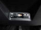 ETC付。高速道路の料金所はキャッシュレスで通過です。サービスエリア等にあるスマートインターの出入りも利用可能でとっても便利。ご納車後すぐにお使い頂けるようセットアップしてのお渡しとなります。