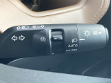 夕暮れ時やトンネルに入ると自動点灯するオートライトシステムを装備!