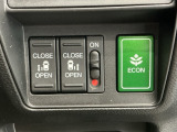 狭い所でも乗り降り楽々な両側電動スライドドアです!簡単にドアの開閉が出来る為女性やお年寄りにも優しく、荷物で手が塞がった時なども大変便利です!