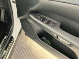 ドアはeラッチを使って開けます。後方から接近してくる自転車等との接触危機を察知してお知らせします