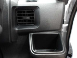 運転席のカップホルダーはエアコンの吹き出し口にありますので冷やしたり温めたりすることが出来ます☆