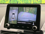 【マルチビューカメラシステム】専用のカメラにより、上から見下ろしたような視点で360度クルマの周囲を確認することができます☆死角部分も確認しやすく、狭い場所での切り返しや駐車もスムーズに行えます。