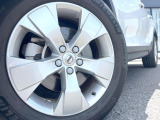 ●純正18インチアルミホイール:輸入車ならではの卓越した走りを支えるホイールと足回りです!日本車の走りに慣れている方にもぜひ体感して頂きたいほど、高いレベルでまとまっています!
