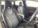VOLVOのシートは人間工学に基づいた設計となっており、長時間の運転でも疲れにくいと定評があります。
