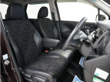 運転席のスペースはゆったりしていて、視界も広く確保されているので普段の運転からロングドライブまで快適です。