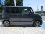 こちらのおクルマはメーカー保証期間内ですので新車一般保証特別保証を継承いたします(一般保証は新車登録月から3年間または走行60000kmまで、特別保証は新車登録月から5年間または100000kmまで)