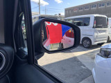 BSW(後側方車両検知警報)ブザーとともに、ブレーキを制御することで車両をもとの車線内に戻すような力を短時間発生させ、車両との接触を回避するようドライバーのステアリング操作をアシストします。