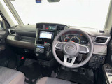 運転席まわりです。 各操作スイッチは使いやすい位置に配置されてます。