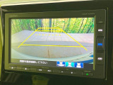 【バックカメラ】駐車時に後方がリアルタイム映像で確認できます。大型商業施設や立体駐車場での駐車時や、夜間のバック時に大活躍!運転スキルに関わらず、今や必須となった装備のひとつです!