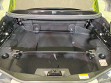 積み下ろしのしやすいデッキにはたっぷりと荷物を積み込んでいただけます。遊びから仕事まで、様々なシーンで頼れます♪