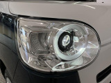 【LEDヘッドライト】現代の主流のライト。明るい光が瞬時に立ち上がり、必要な場所を均一に照らします。寿命も長く省エネで、スタイリッシュなデザインです♪