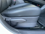 レバー上下に上げ下げしていただくとシートの高さ調整ができます。