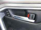 ドライビングポジションを記憶させ、運転する人が代わってもすぐに自分のポジションを呼び出せます。