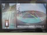 ナビ画面にアラウンドビュ-モニタ-の映像を映し出しています。  狭い場所での車庫入れをサポ-トしてくれる便利アイテムです。