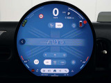 エアコンも画面から、温度、風向き、風量が変更できます。緊急性が高いデフロスター(曇り止め)ボタンは物理スイッチで残っております。