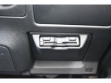 ETCは運転席インパネ右下に専用カバーによって埋め込まれています。