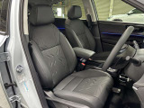 インサイト専用のシートはクッション性とホールド性を両立しており長距離の運転でも疲れにくくなっております。