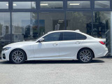 また、BMW正規認定中古車は、エマージェンシーサービスが自動付帯。24時間365日、皆様のカーライフをサポート致します。確かな安心のうえで、「駆けぬける歓び」をご堪能ください。