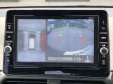 まるで真上から見ているような、視認性の良いアラウンドビューモニターです。駐車が苦手な方でもこれでらくらく駐車できますよ。
