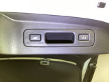 荷物を抱えていてもラクに開け閉め。Hondaスマートキーを持っていれば、開扉だけでなく、閉扉までをハンズフリーで行うことができます