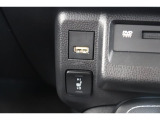 シートヒーターは、エアコンで車内を温めるよりも早くシートが温まるので、寒い季節も快適になります。