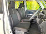 運転席シート廻りは使用感も少なく、良好な状態となっています。前オーナー様が丁寧に使っていたことがよくわかりますね。