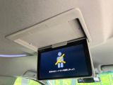 【フリップダウンモニター】大画面モニターで後席でもエンタメをお楽しみいただけます。小さなお子様にも大人気の装備です♪