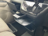 運転席周りの収納は豊富です