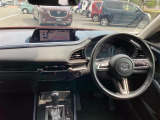 すっきりとした運転席です。