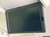 【フリップダウンモニター】大画面モニターで後席でもエンタメをお楽しみいただけます。小さなお子様にも大人気の装備です♪