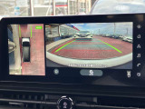 アラウンドビューモニターまるで車を真上から映したような映像で、前後左右の感覚が分かります♪車庫入れや駐車時に大活躍の機能です。