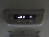 リア席からエアコンの調節が可能です。