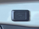 【パワーバックドア】スマートキーや運転席のボタンを押すだけでリアゲートが自動で開閉します!荷物を持っている時や、高い位置にあるバックドアを閉める際に便利な機能です♪