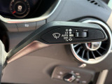 【オートライト(AUTO)】外の明るさをシステムが感知して、自動でヘッドライトが点灯します。ヘッドライトをつけ忘れを防ぐ便利機能です。