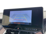 バックモニター付なので後退時に後方が見えるので安心。 車は構造上、死角がたくさんなので万が一を考えると必須ですね。 あくまで補助の為の装備、バックは目視で確認する事が重要ですよ。